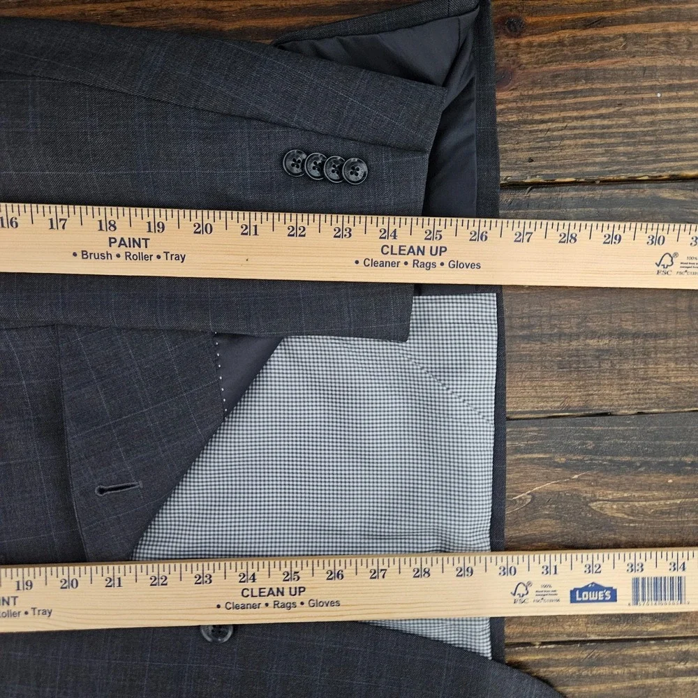 Tommy Hilfiger Men's Sport Coat Blazer Two Button Gray Plaid Wool Blend Size 44R